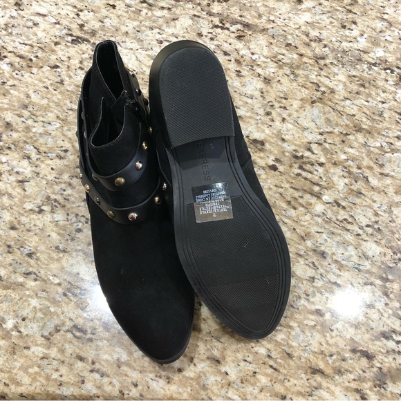Express Black Suede-like Studded Ankle Block Heel Boots 9 - Picture 8 of 9